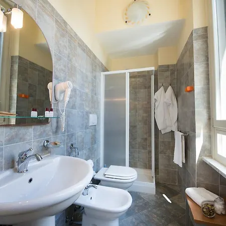 מלון דירות Colombo 4*