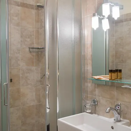 מלון דירות Colombo 4*