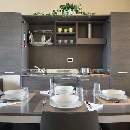 Aparthotel Colombo 4*