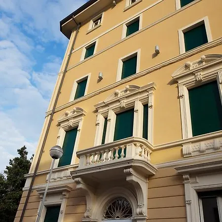 Colombo Lägenhetshotell Viareggio