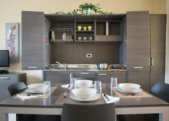 アパートホテル Colombo 4*