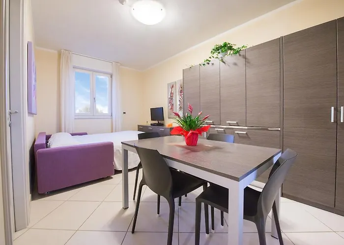 アパートホテル Colombo 4*